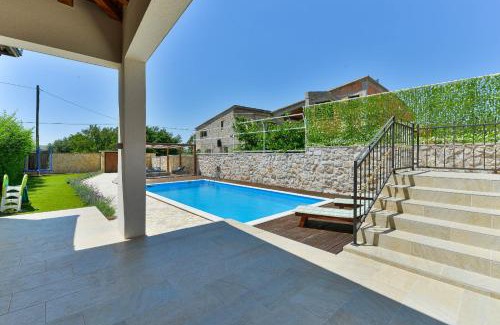 Galovac Villa | Stone villa with pool