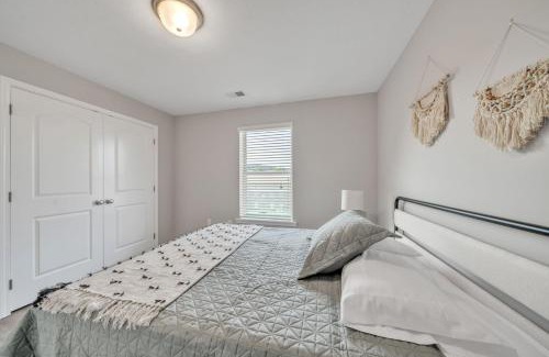 New Albany Apartment | Stonecrest 712, 2bd Apt I Free Parking I Pool