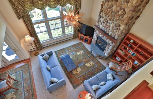 Central Vermont- Killington House | Stonefire Chalet at Topridge - 4BR Luxury Ski-In Ski-Out Retreat, Sleeps 8, Hot Tub