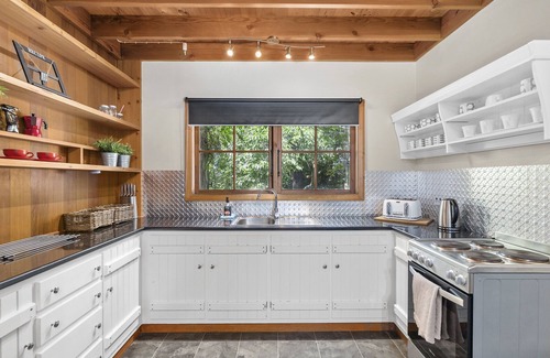 Ballarat North House | Stonehenge Retreat Ballarat