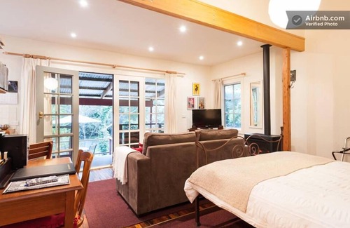 Belgrave Bed & Breakfast | Stones Throw Cottage Bed & Breakfast