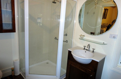 Belgrave Bed & Breakfast | Stones Throw Cottage Bed & Breakfast