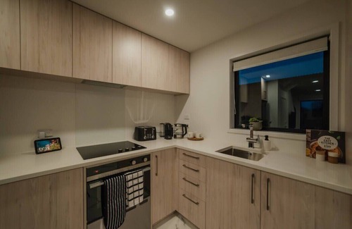 Addington House | Stones Throw From the Stadium & Hot Tub