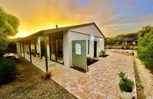 Newland House | StormySky - the closest walk to the beach.!