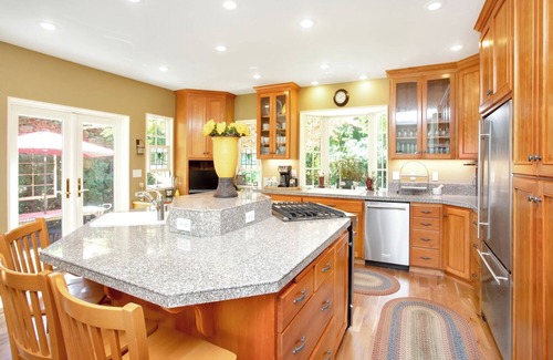 Walla Walla Cottage | Storybook Cottage 2 blocks from Whitman College and a short walk to downtown
