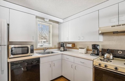 Stowe Area Condo | Stowe Mountain Ski Condo 2 BR Presidents week. A Second Unit is also available