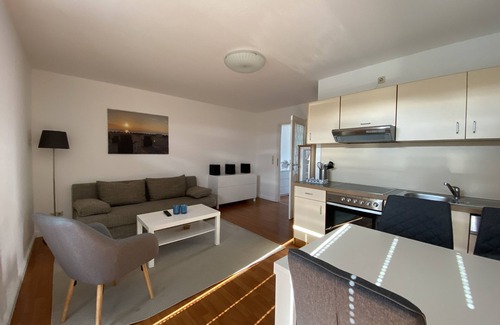 Diedrichshagen Apartment | Strandnahe Fewo mit Großem Balkon, Kostenlosem Tiefgaragenstellplatz und Netflix