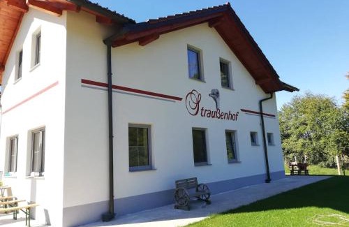 Oberndorf an der Melk House | Straußenhof Halmer