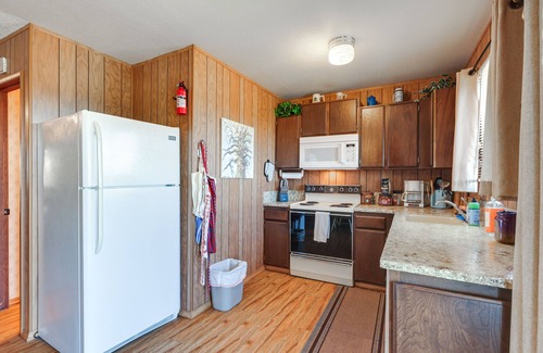 Pinecrest House | Strawberry Townhouse: Walk to Leland Snowplay!