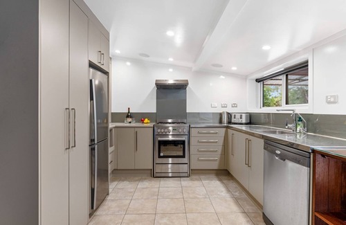 Waitahanui House | Streamside Fisherman's Cabin