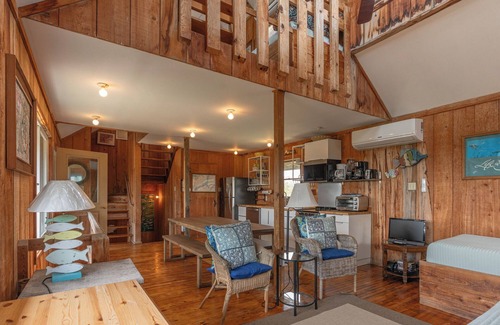 Ocracoke House | Stromayer Cottage: Enjoy this cabin like home, simplistic design.
