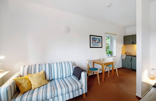 Klein Bollhagen Apartment | Studio Apartment 'Fewo Ostseeblau - Fulgenhaus' with Balcony