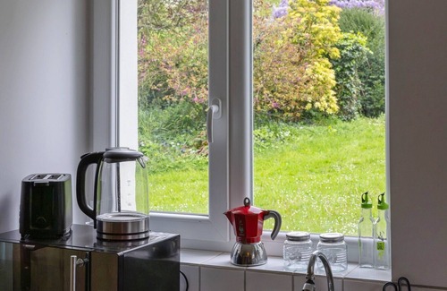 Tourville-sur-Pont-Audemer Apartment | Studio in manor house with private garden and 5ha woods, 30mns from Honfleur