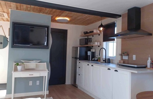 Bonaventure Apartment | Studio 109 With kitchen and laundry