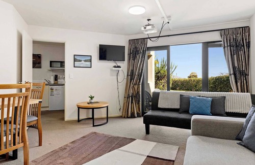 Waipahihi Apartment | Studio 28 Deluxe King Unit