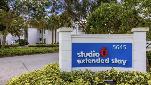 Coral Springs Hotel | Studio 6-Coral Springs, FL - Fort Lauderdale