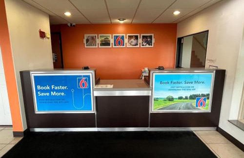 Urbana Hotel | Studio 6 Suites Urbana, IL