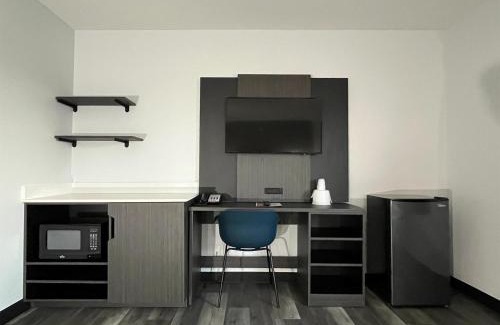 Urbana Hotel | Studio 6 Suites Urbana, IL