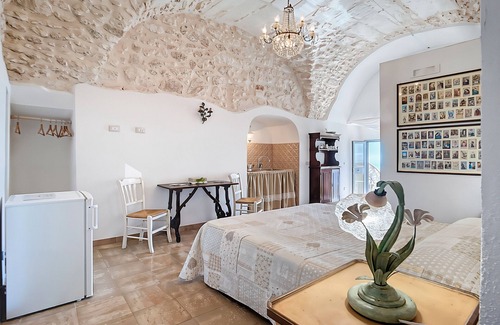 Monte Sant'Angelo Apartment | Studio 'Al Torrione 1' with Sea View and Air Conditioning