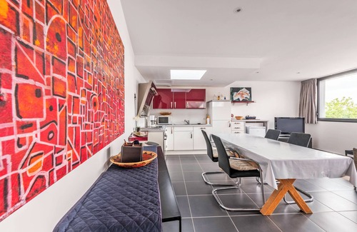 Plobannalec-Lesconil Apartment | Studio Apartment 'Vue Mer 15m De La Plage' with Sea View and Wi-Fi