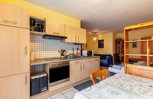 Wernborn Apartment | Studio Apartment 'Gudrun' with Private Terrace, Shared Garden and Wi-Fi