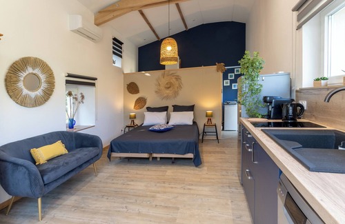 Salazac Apartment | Studio Apartment 'Le Chant Des Tongs' Surrounded by Nature with Wi-Fi and Air Conditioning