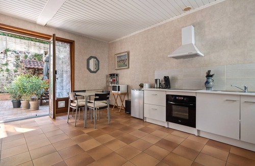 Vienne Apartment | Studio Apartment 'Maupas' with Shared Terrace and Wi-Fi