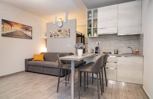 Chianchitta-Trappitello Apartment | Studio Apartment "Monolocale Glicine" with Balcony & A/C