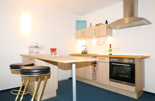 Sildemow Apartment | Studio apartment with terrace, own parking space and a small lake 500 m away