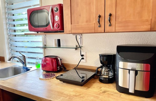 Ewa Beach Cottage | Studio by the ocean. Oceanfront property with WiFi, AC, parking, great location.