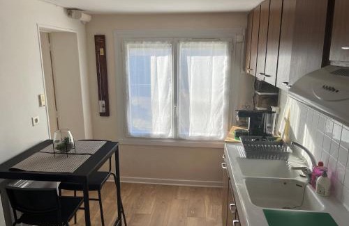 Saint-Germain-Lembron Apartment | Studio cosy avec borne de recharge