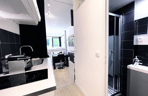 Prince–Marmottan Apartment | Studio Face Entrée de Roland Garros