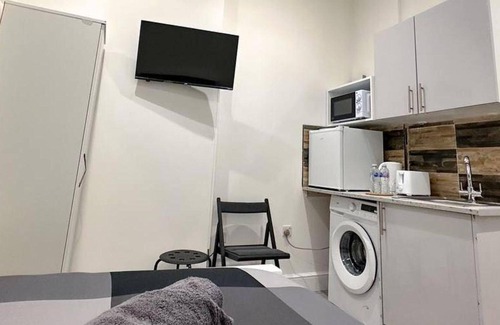 Ealing Common Apartment | Studio Flat in Ealing Broadway