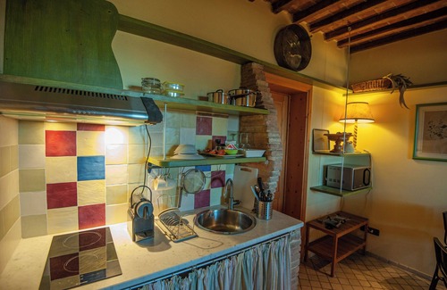 Bucciano Apartment | Studio 'Giù' with Shared Pool, Wi-Fi and Air Conditioning
