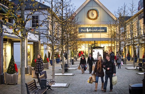 Baexem Apartment | Studio in listed building with large garden