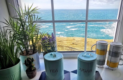 Thurso Apartment | Studio in Strathy Point Lighthouse with sea view