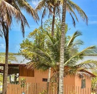 Caravelas House | Studio Salmão, beira da água, área Gourmet - Mar Doce!