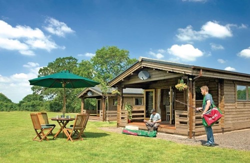 Cullompton Ski Chalet | Studio timber lodge with one double.
