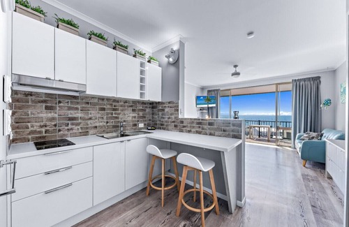 Airlie Beach Apartment | Studio unit with ocean view