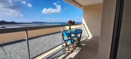 Trevou-Treguignec Apartment | Studio Vue imprenable sur la Mer et les 7 Iles