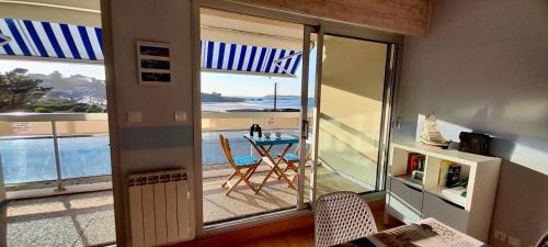 Trevou-Treguignec Apartment | Studio Vue imprenable sur la Mer et les 7 Iles
