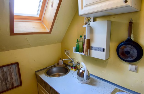 Mollenbeck Apartment | Studio 'Weltliteratur Mit Dachterrasse' with Private Terrace, Shared Garden and Wi-Fi