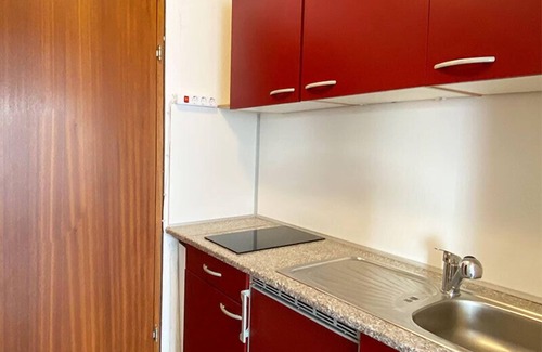 Leonberg Apartment | Studio with balcony and a sofa