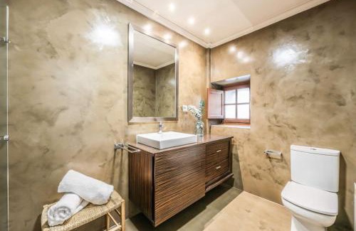 Avila Villa | Stunning 13th Century Luxury Villa* Garden & Pool