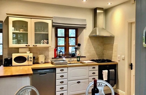 Kinvara Cottage | Stunning 2-bed cottage, mountain views, 3 miles from Kinvara, Wild Atlantic Way.