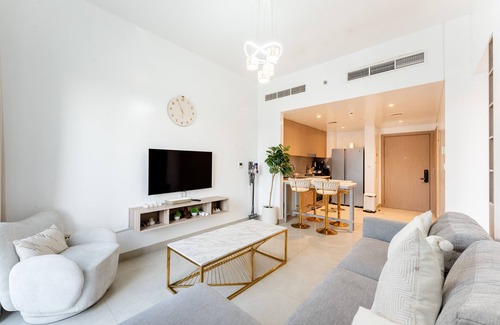 Al Khan Apartment | Stunning 2 Bed in Cyan Beach Residence