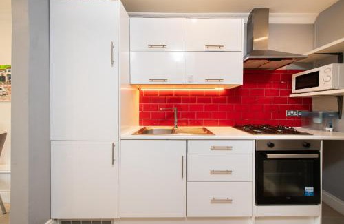 Moffat Apartment | Stunning 2 Bedroom Flat in Battersea