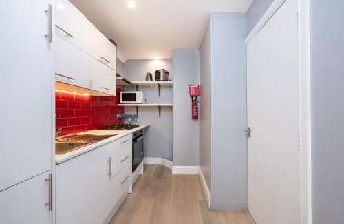 Moffat Apartment | Stunning 2 Bedroom Flat in Battersea