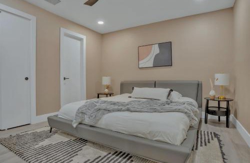 Wilton Manors House | Stunning 2 Story Villa with Pool