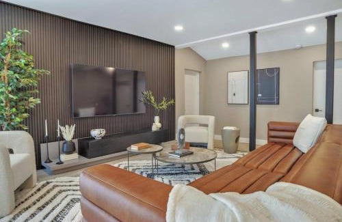 Wilton Manors House | Stunning 2 Story Villa with Pool